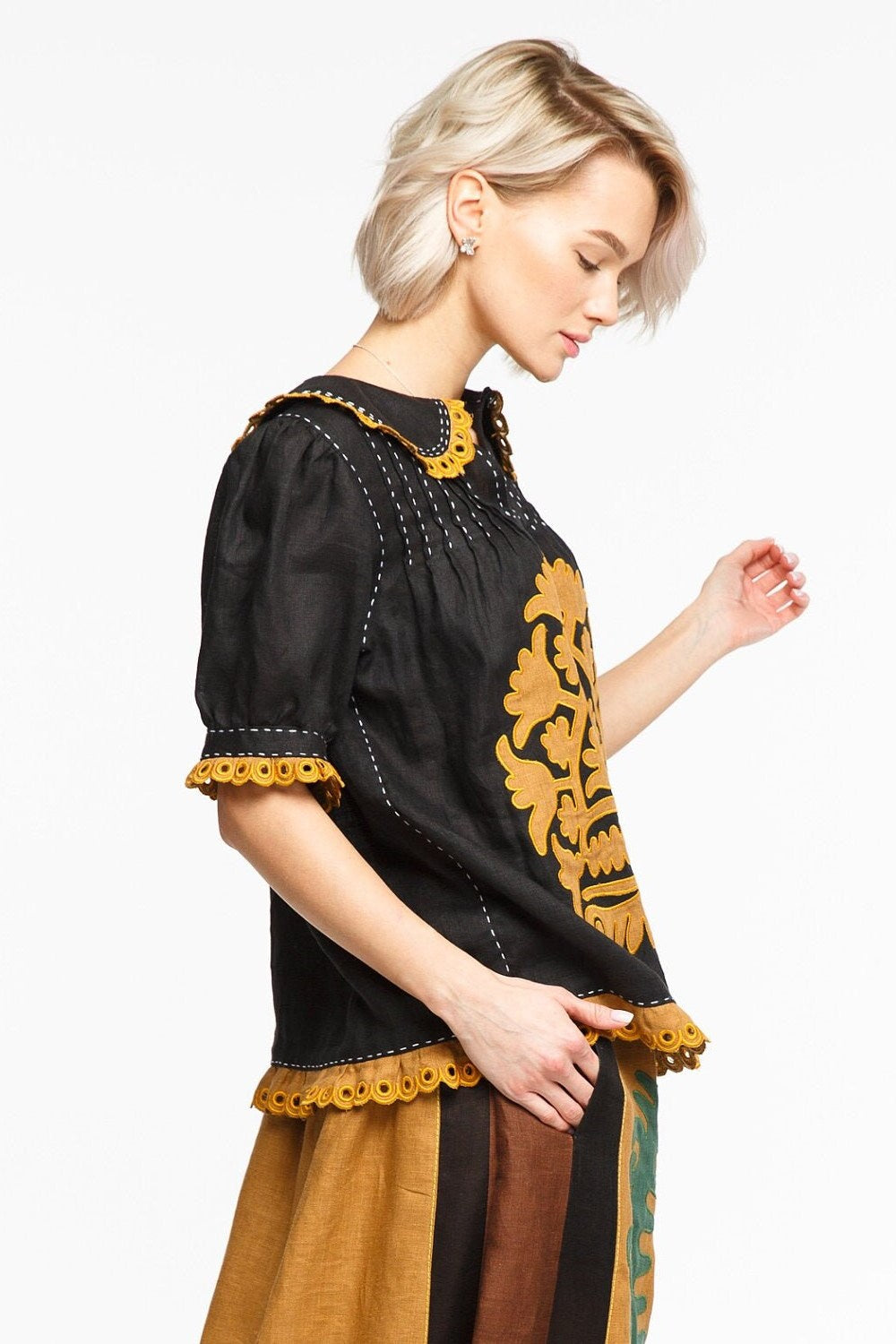 Collar blouse with ethnic applique embroidery