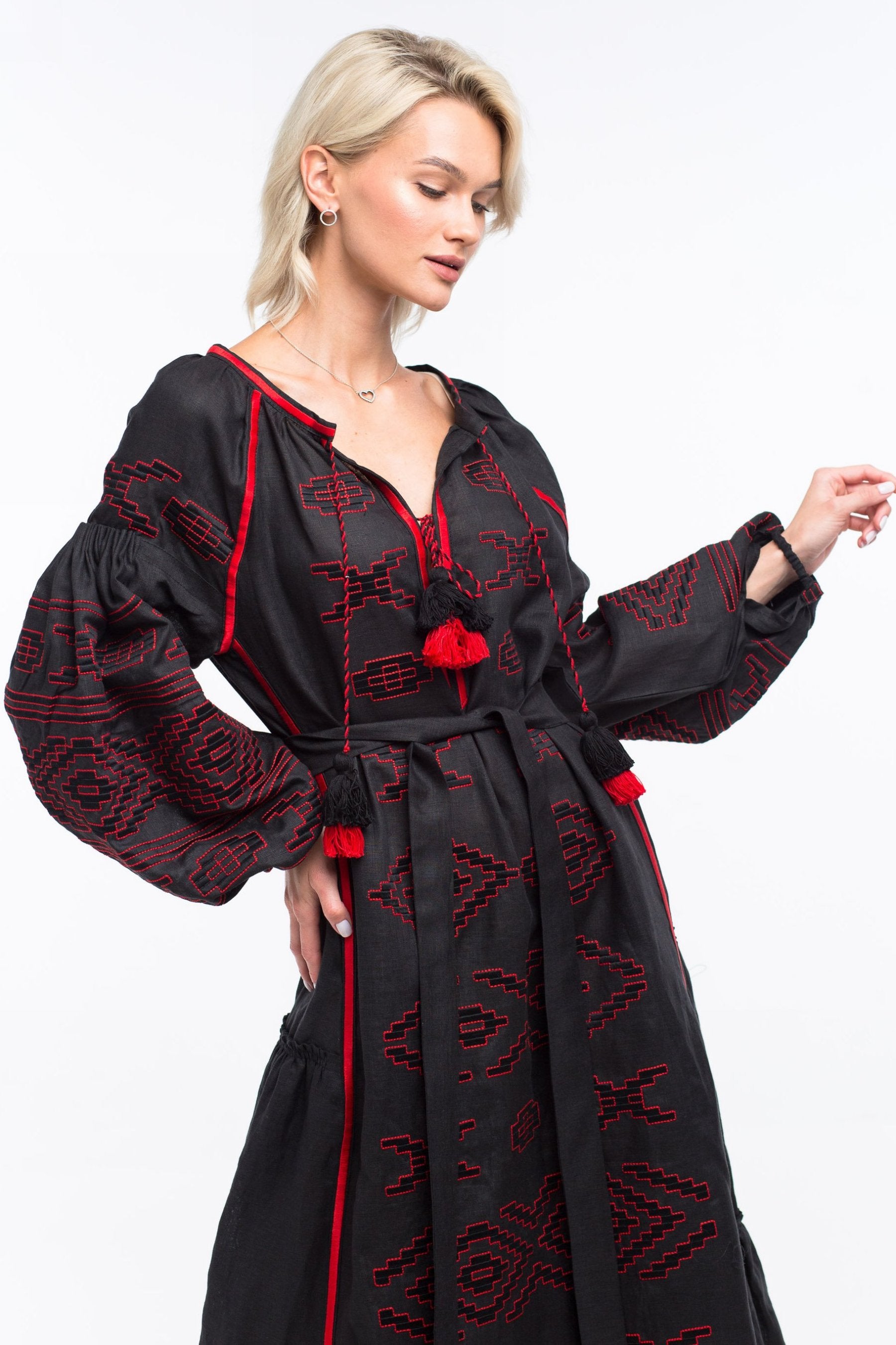 Serena embroidered dress Fashion wedding robe with ukrainian ethnic embroidery