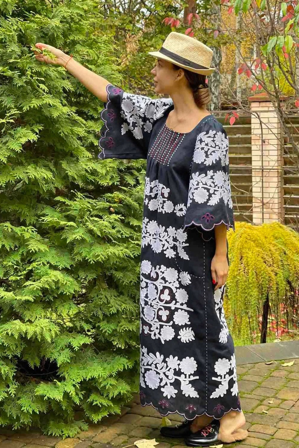 Floral embroidered linen dress Petra