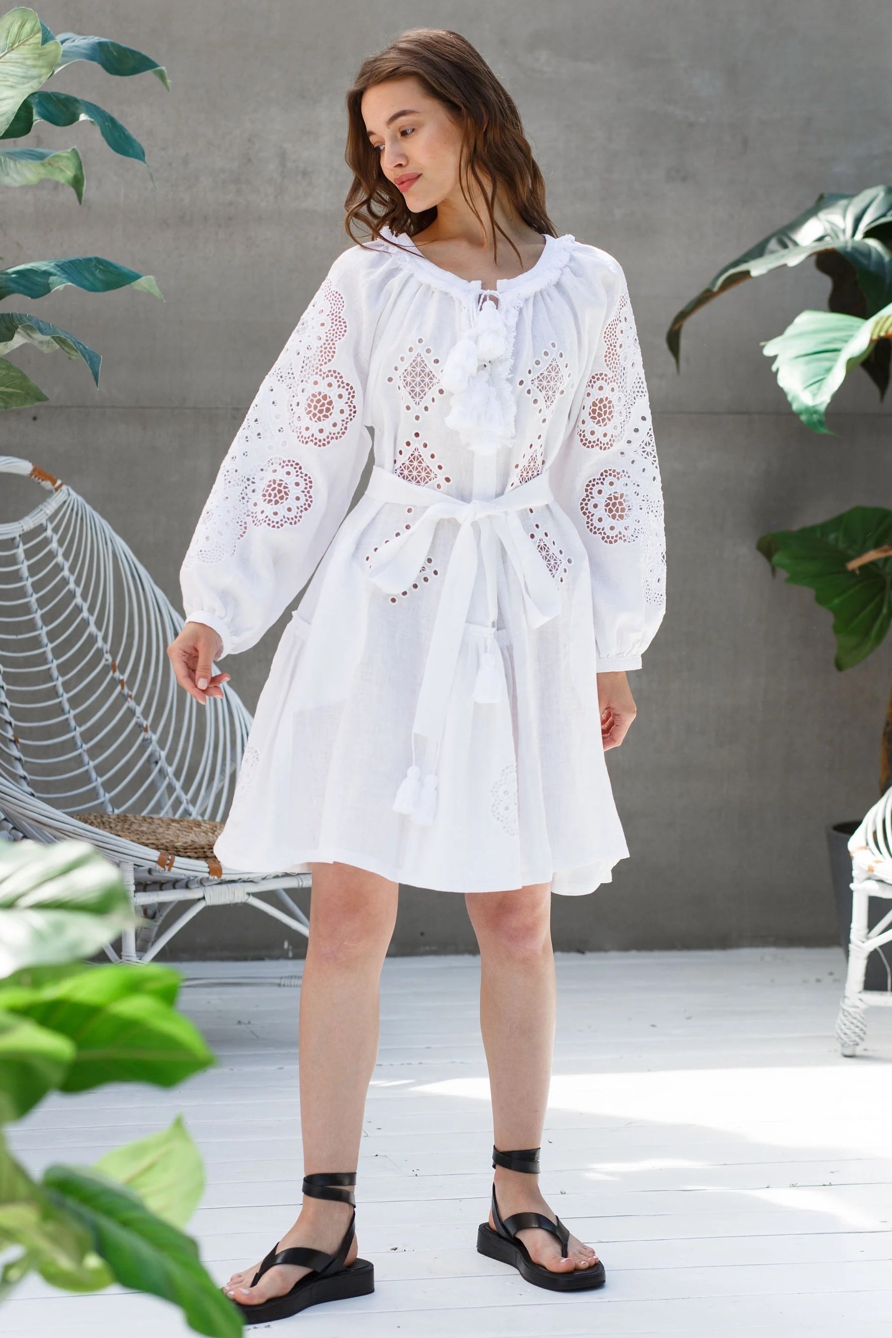 Richelieu embroidered wedding dress * White linen summer outfit M / Mini Richelieu embroidered wedding dress * White linen summer outfit M / Mini