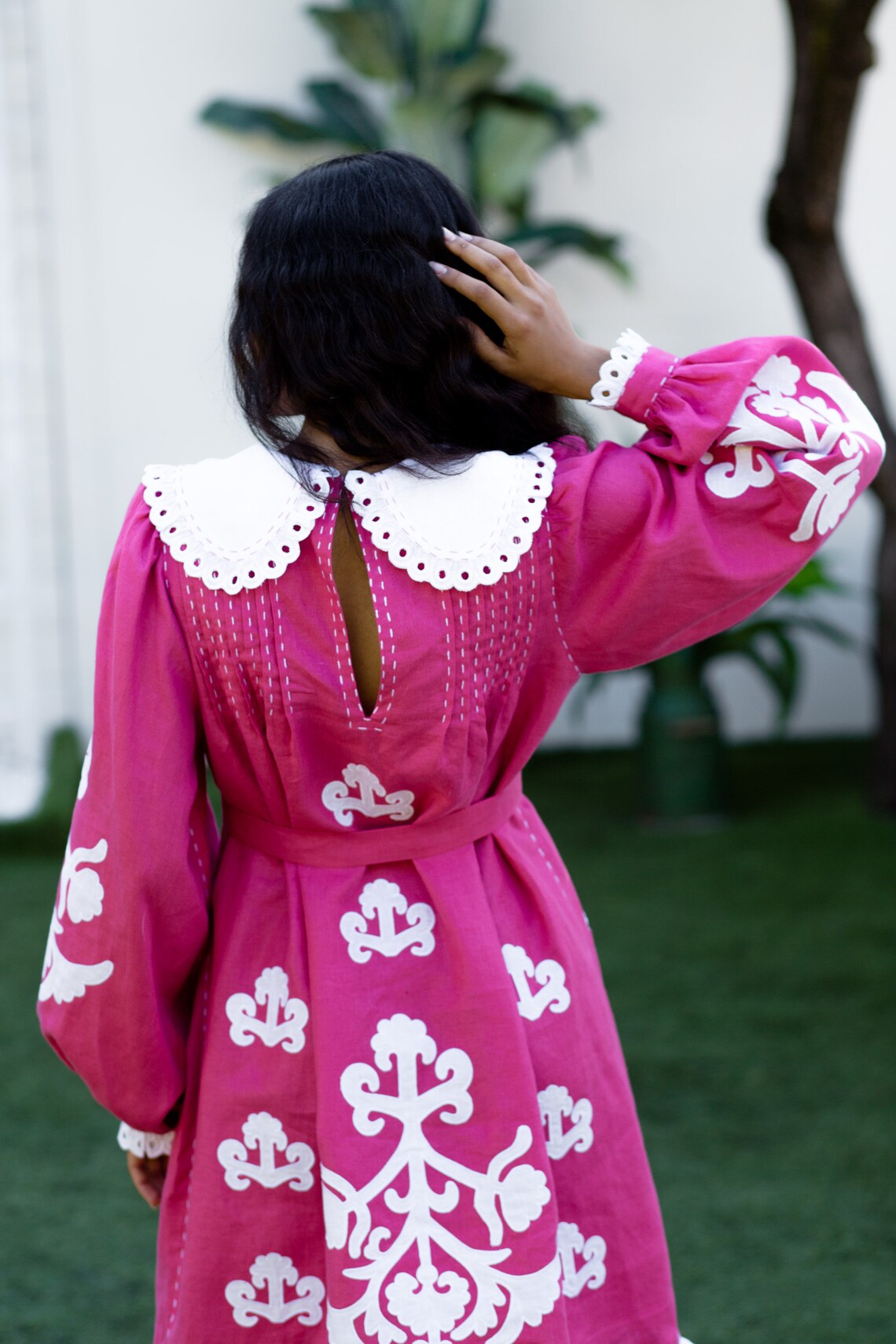 Collar dress with ethnic applique embroidery