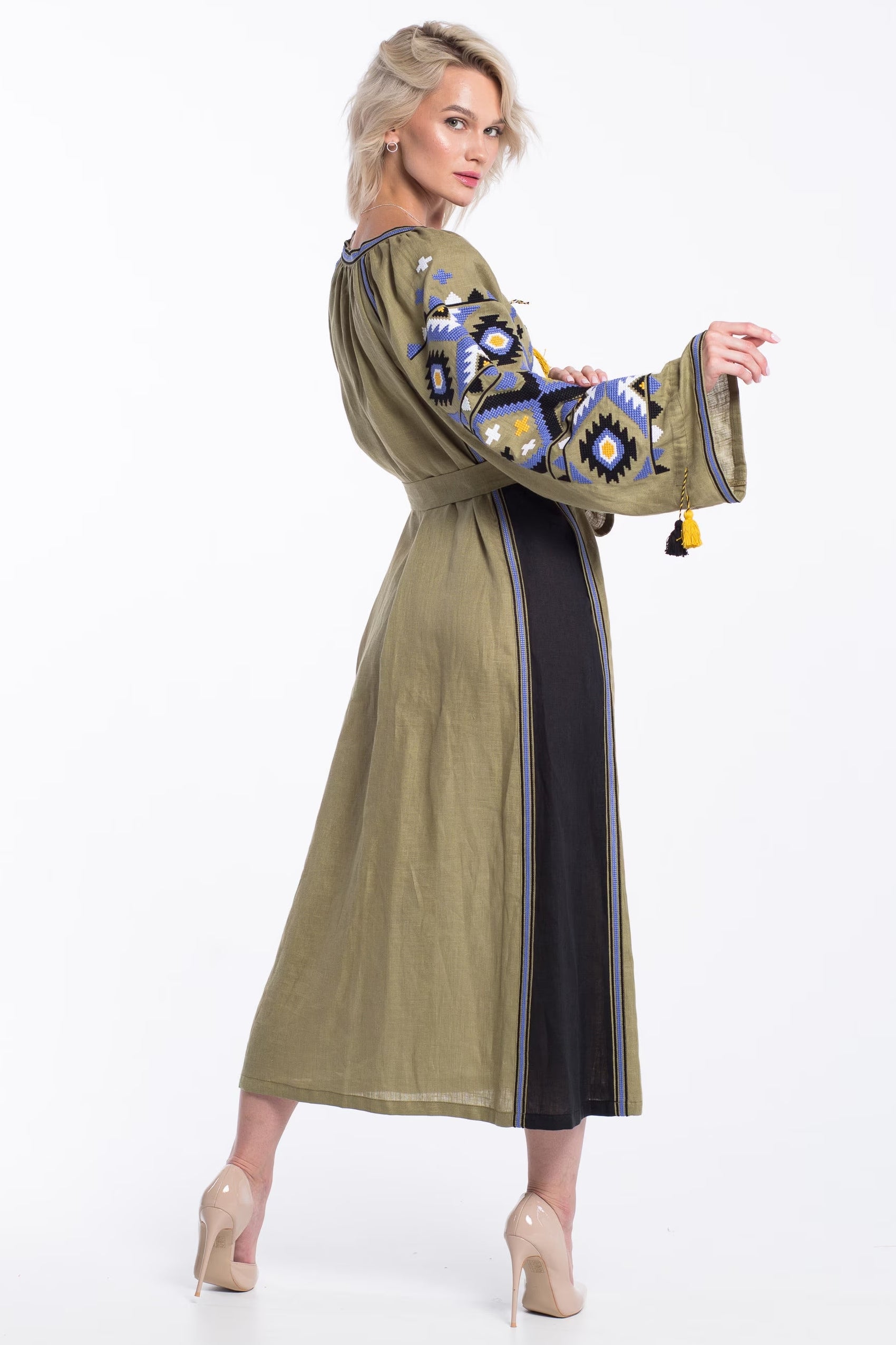 Ethnic embroidered dress Elegant linen summer kaftan