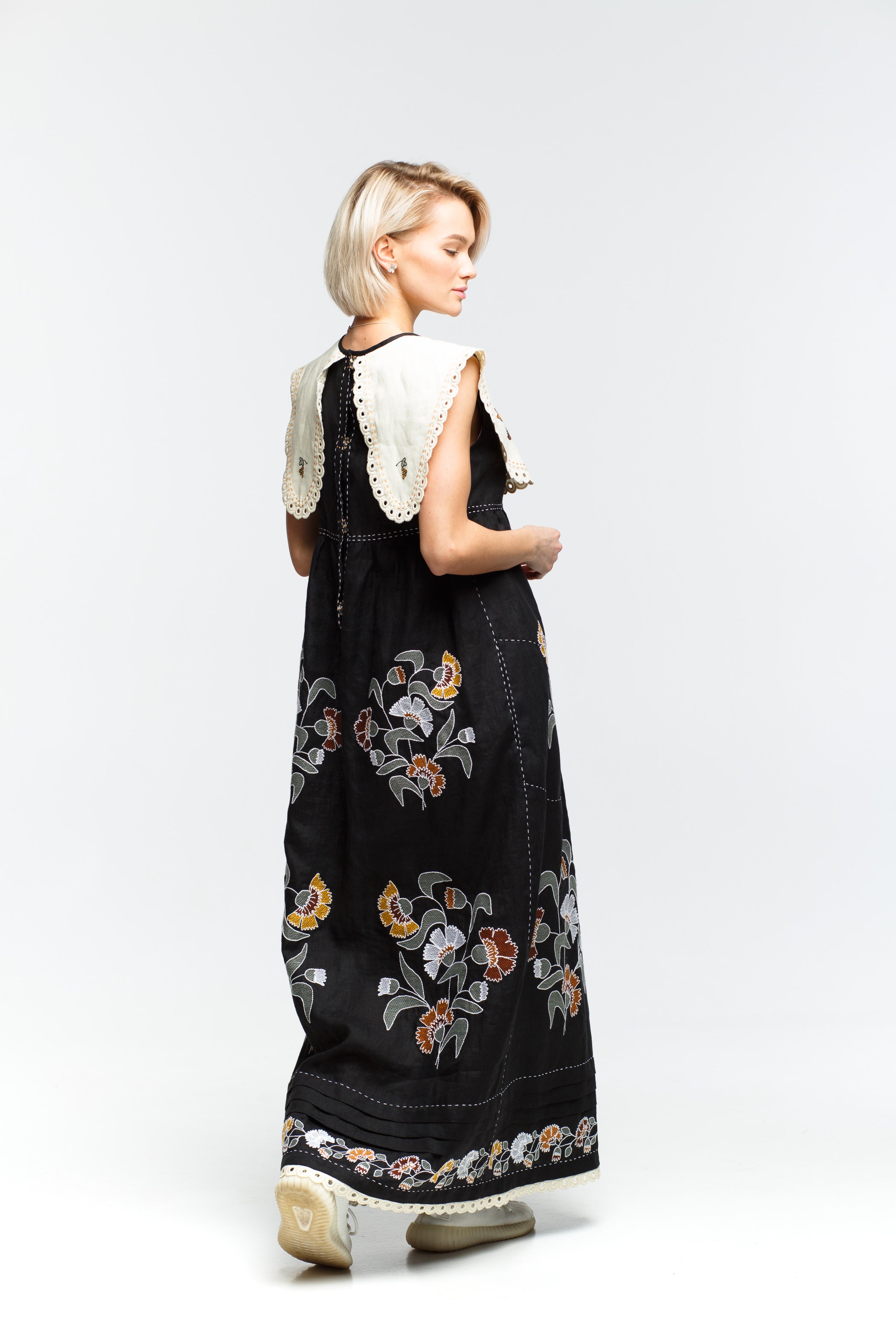 Sleeveless Hand-Stitched Carnations Collar Dress