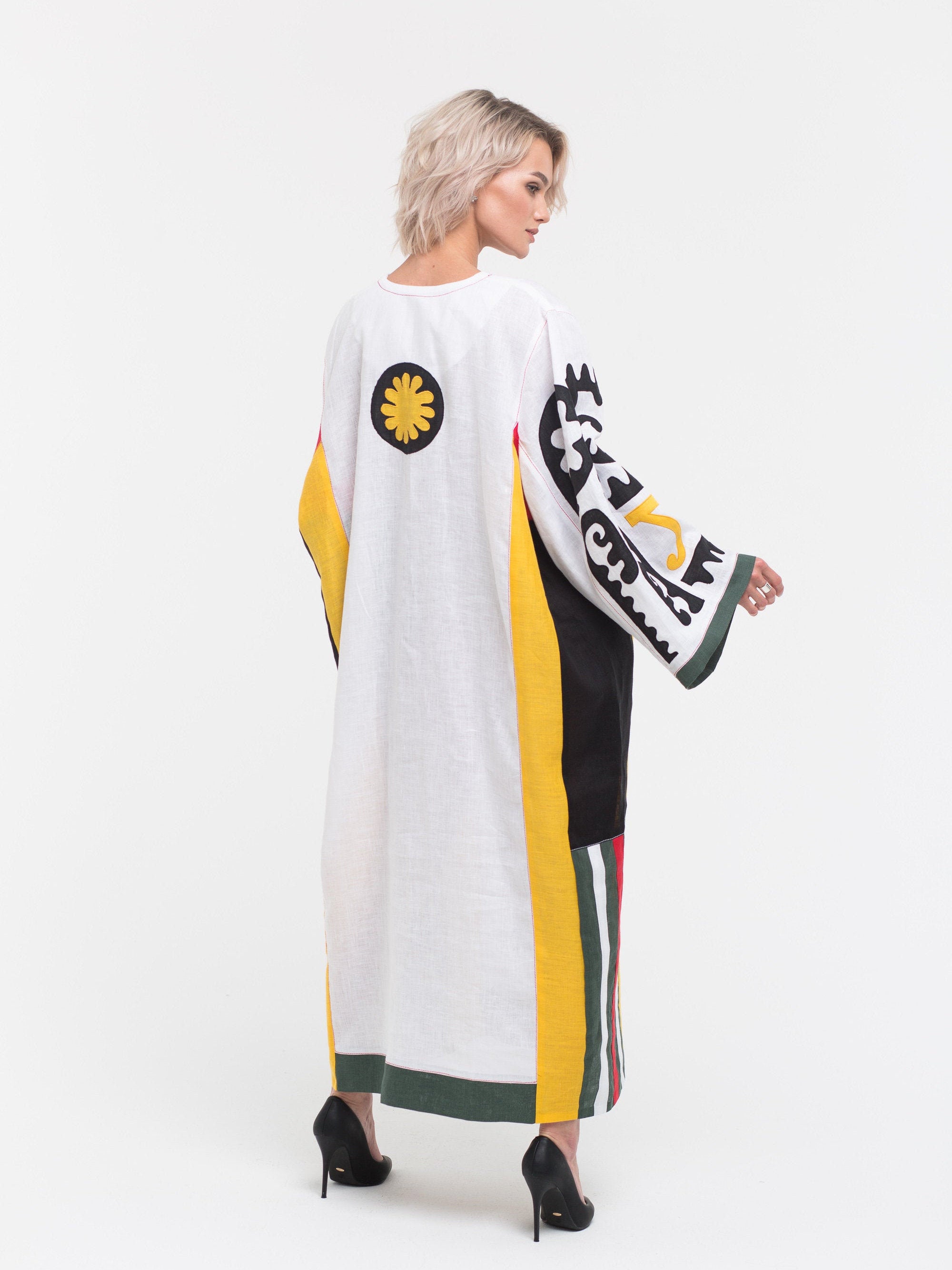 Free size linen kaftan with applique embroidery