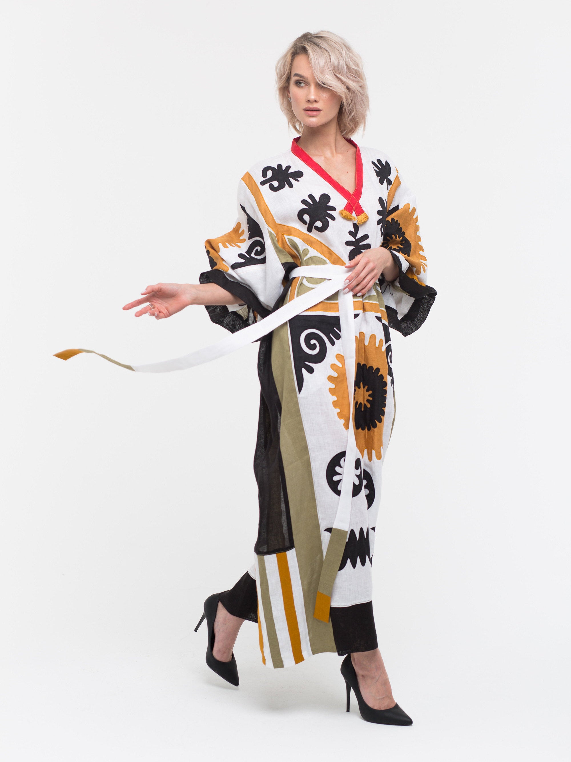 Oversize embroidered linen robe Fashion ethnic applique kaftan