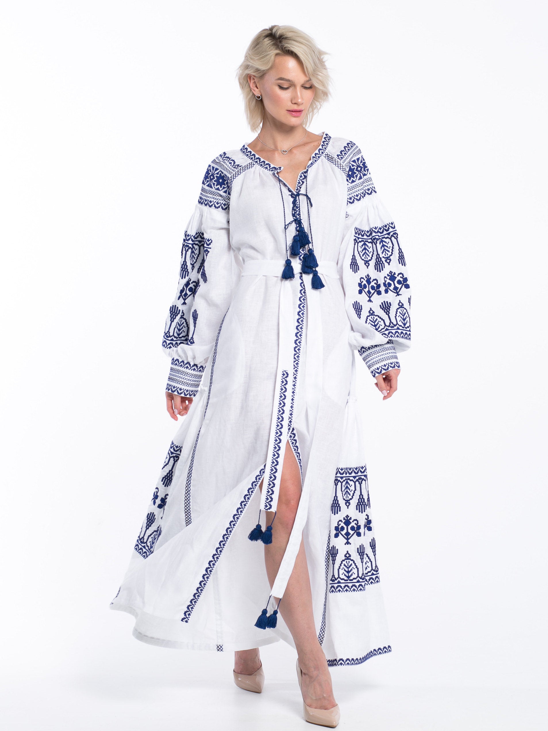 Fashion embroidered wedding dress Ukrainian vyshyvanka robe