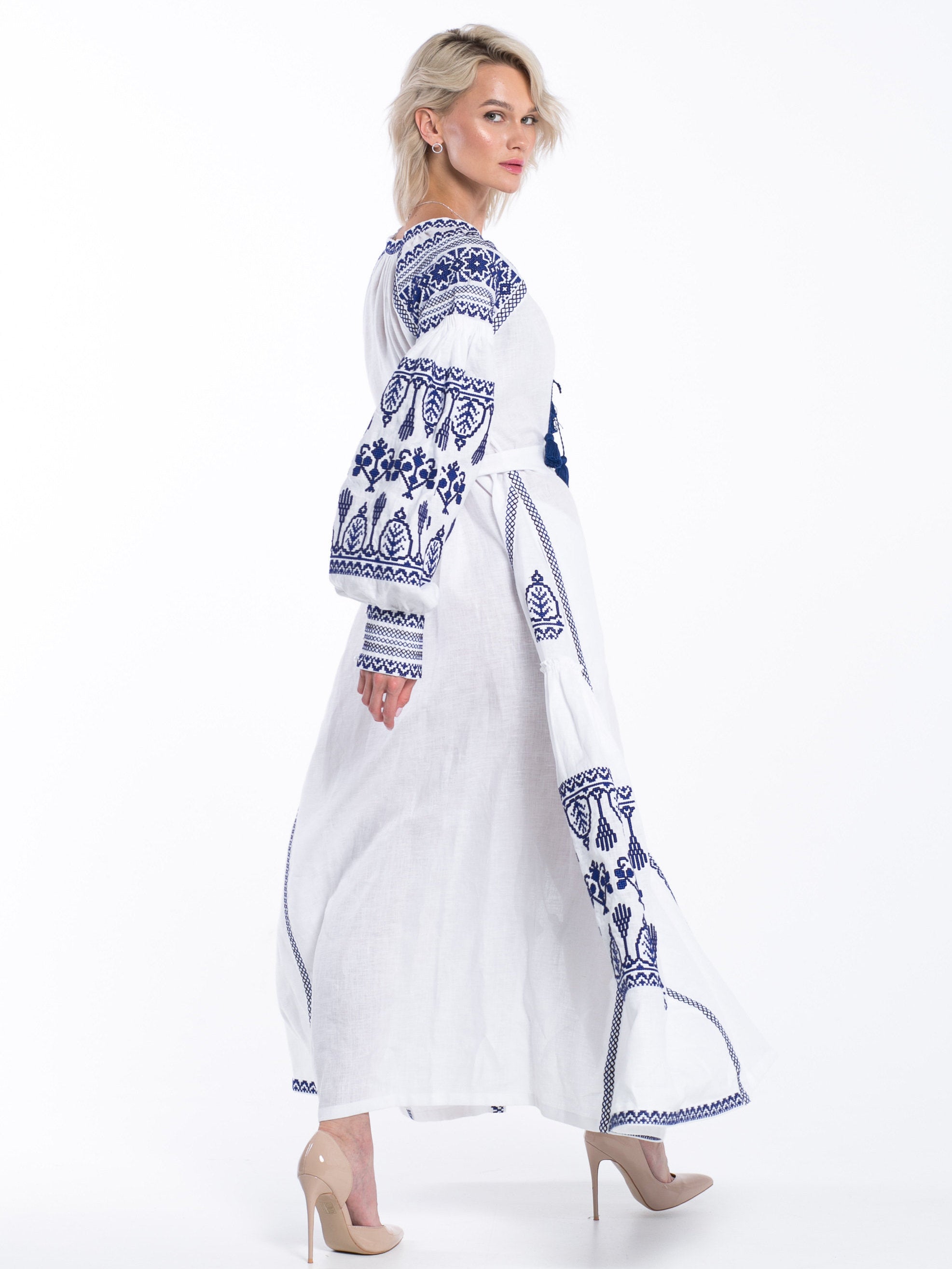 Fashion embroidered wedding dress Ukrainian vyshyvanka robe